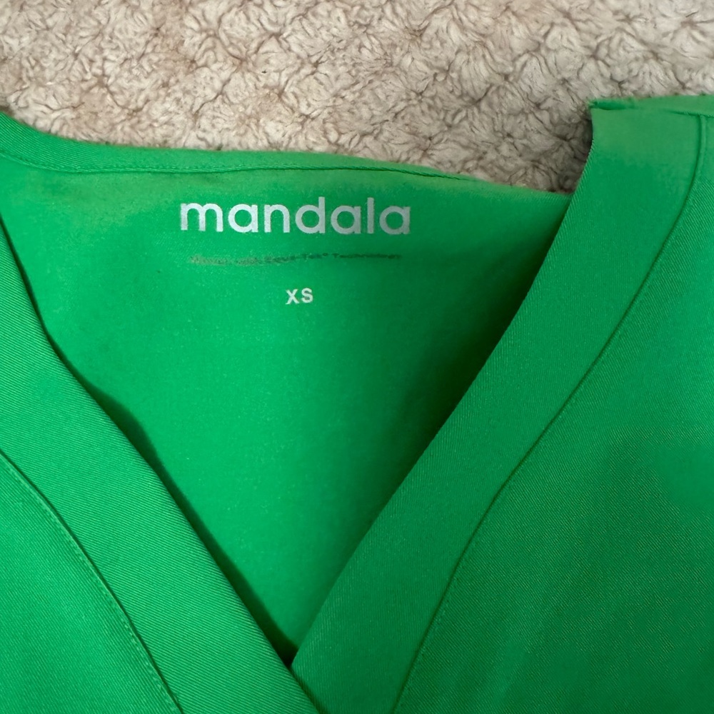 XS one pocket Mandala scrub top